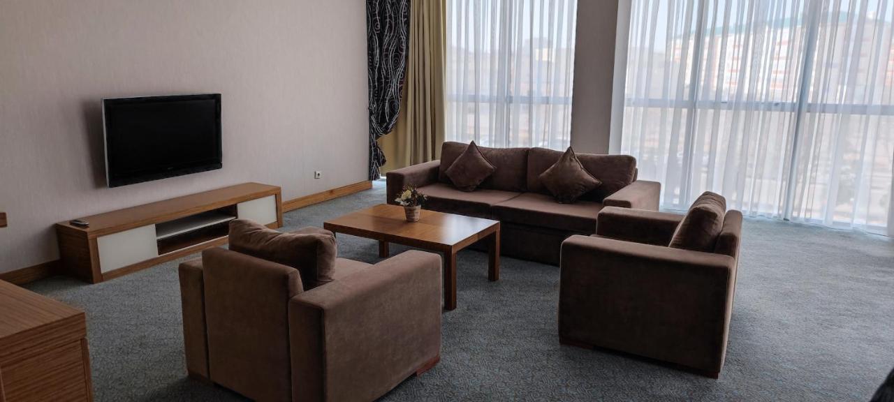 Grand Nur Plaza Hotel Aktau  Exteriör bild