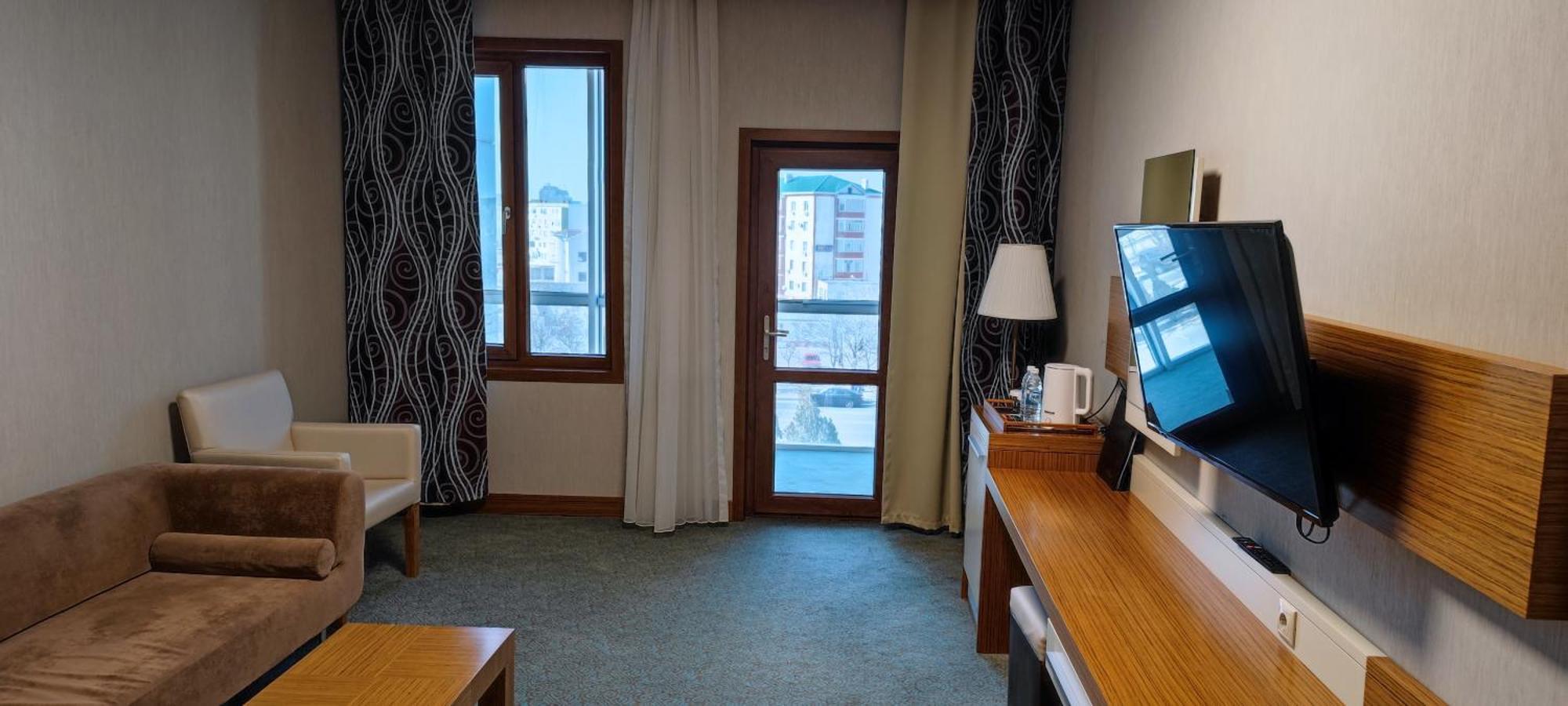 Grand Nur Plaza Hotel Aktau  Exteriör bild