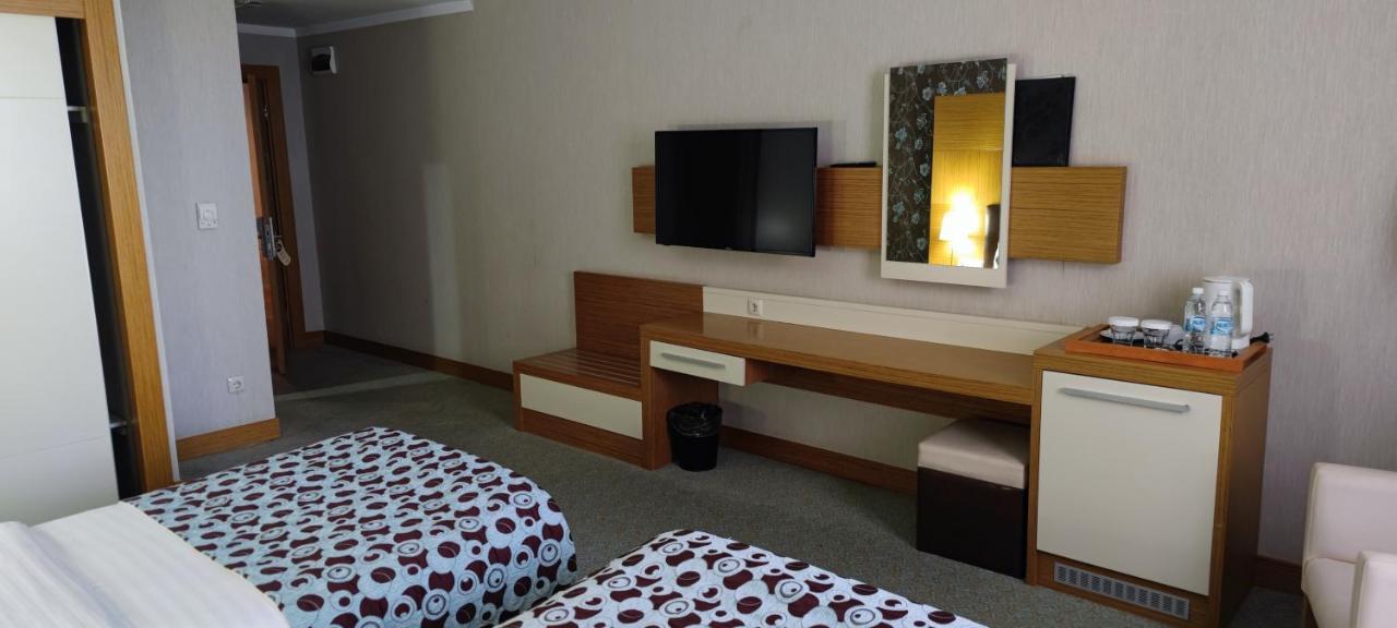 Grand Nur Plaza Hotel Aktau  Exteriör bild