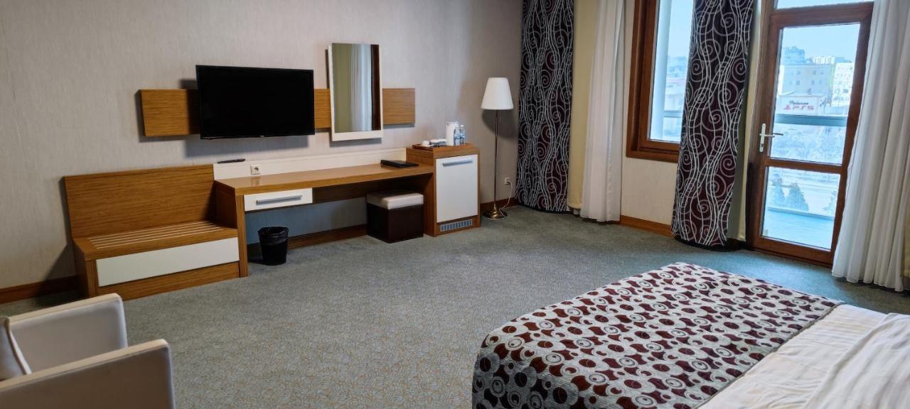 Grand Nur Plaza Hotel Aktau  Exteriör bild