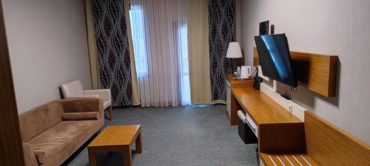 Grand Nur Plaza Hotel Aktau  Exteriör bild