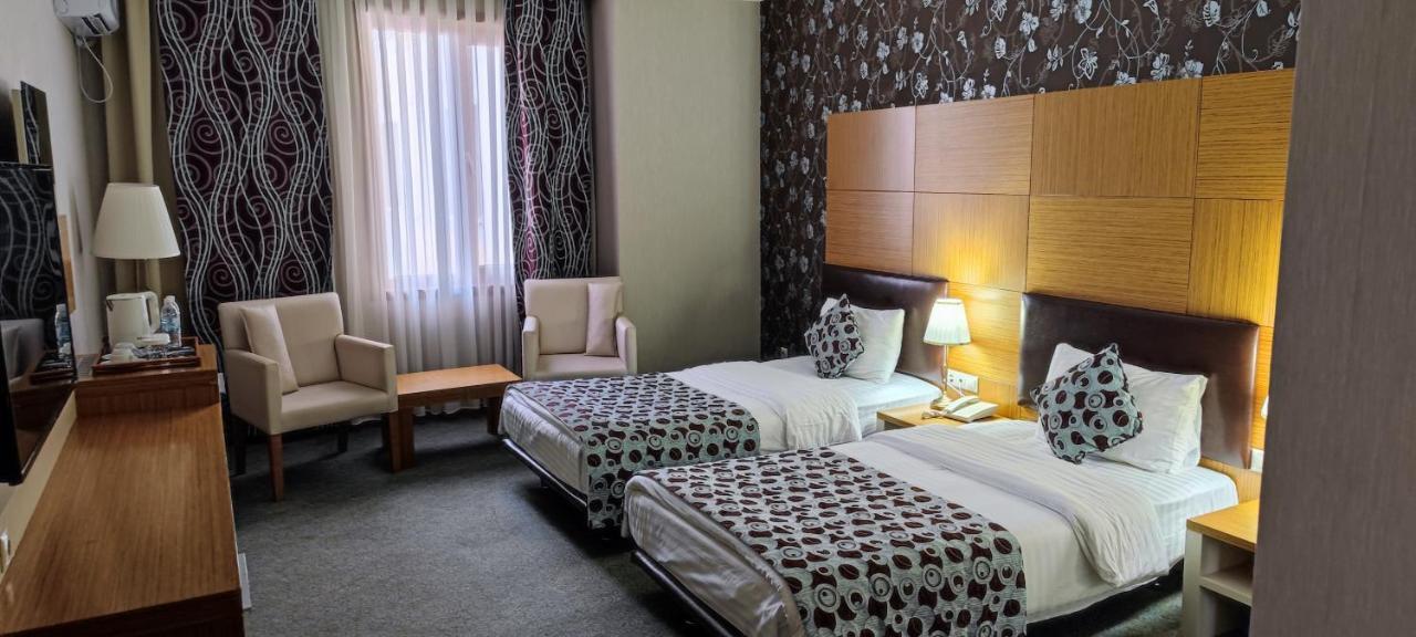 Grand Nur Plaza Hotel Aktau  Exteriör bild