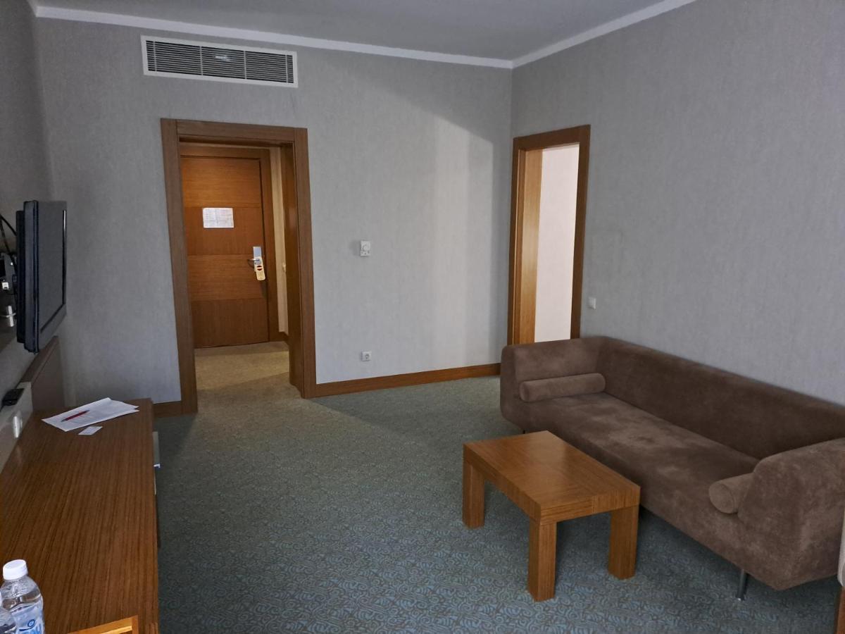 Grand Nur Plaza Hotel Aktau  Exteriör bild