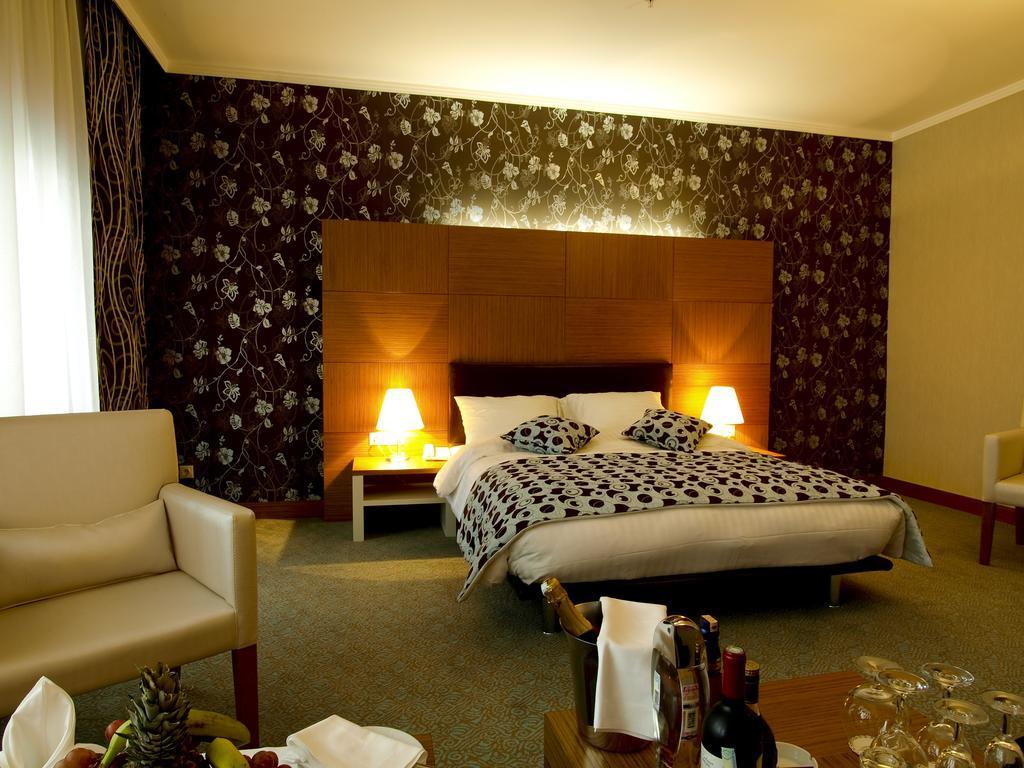 Grand Nur Plaza Hotel Aktau  Exteriör bild