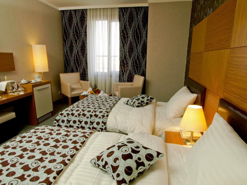 Grand Nur Plaza Hotel Aktau  Exteriör bild