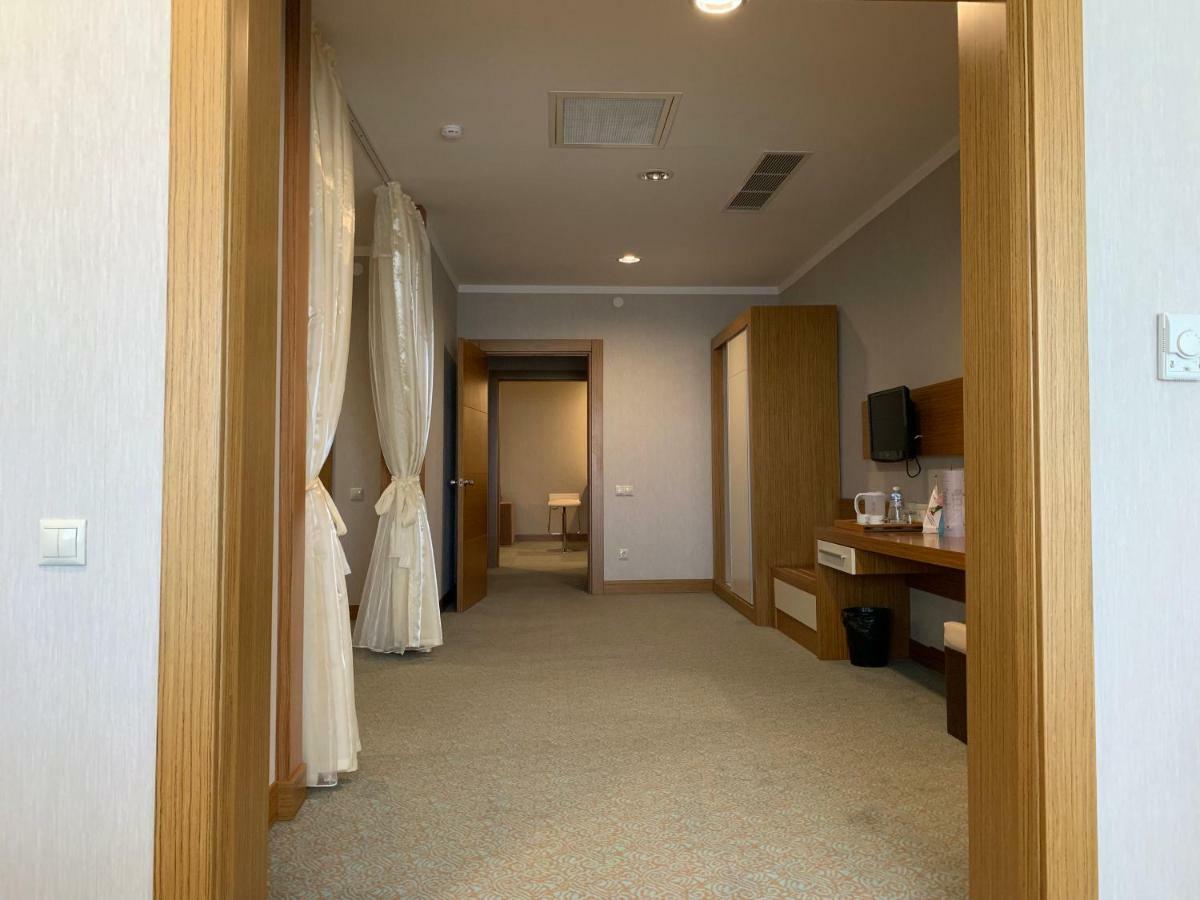 Grand Nur Plaza Hotel Aktau  Exteriör bild